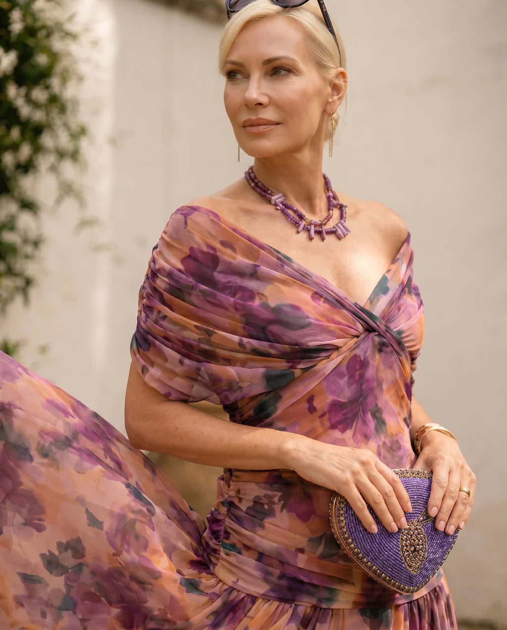 ROBE ÉLÉGANTE AVEC DÉCOLLETÉ EN V