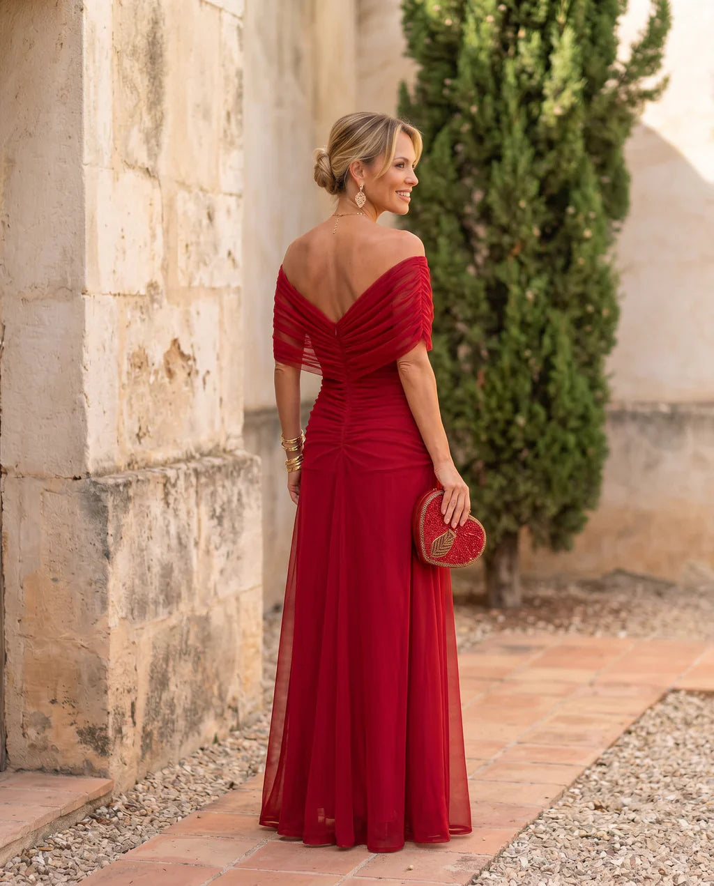 ROBE ÉLÉGANTE AVEC DÉCOLLETÉ EN V