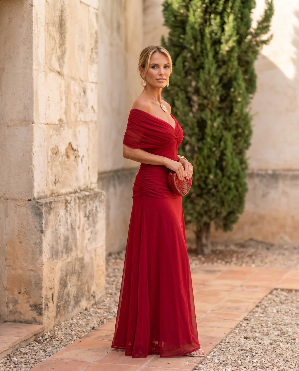 ROBE ÉLÉGANTE AVEC DÉCOLLETÉ EN V