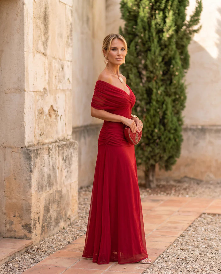 ROBE ÉLÉGANTE AVEC DÉCOLLETÉ EN V
