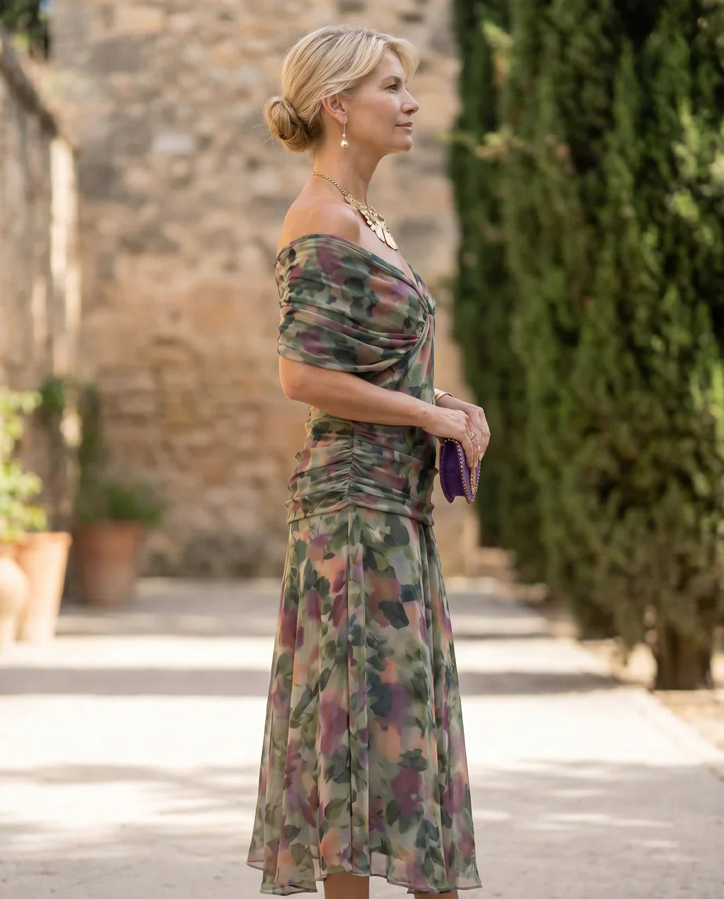 ROBE ÉLÉGANTE AVEC DÉCOLLETÉ EN V