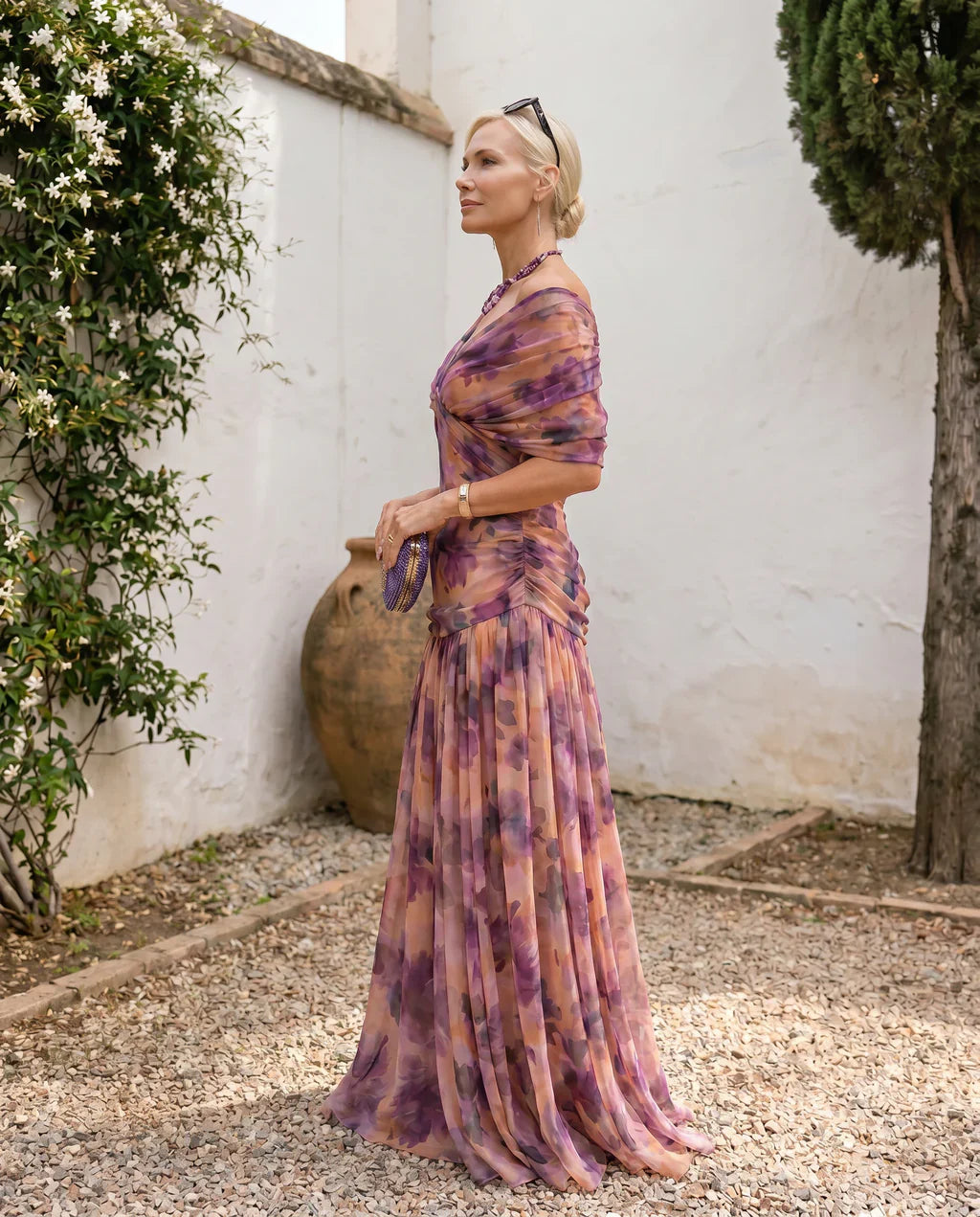 ROBE ÉLÉGANTE AVEC DÉCOLLETÉ EN V
